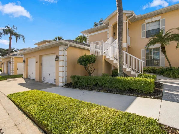 675 Wiggins Lake Dr APT 101, Naples, FL 34110