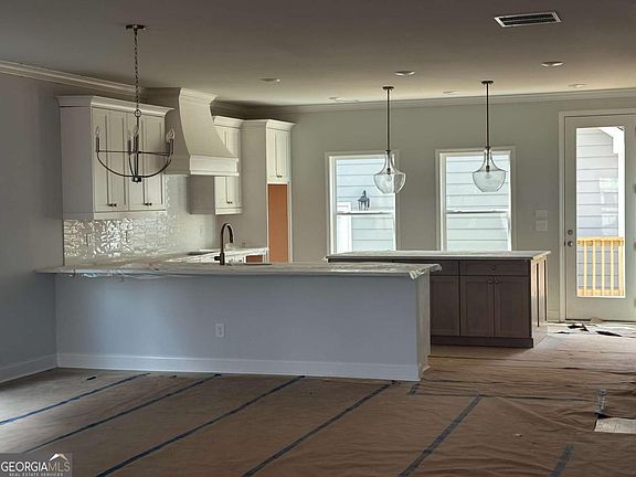 3rd image of 360 Summerville Ln