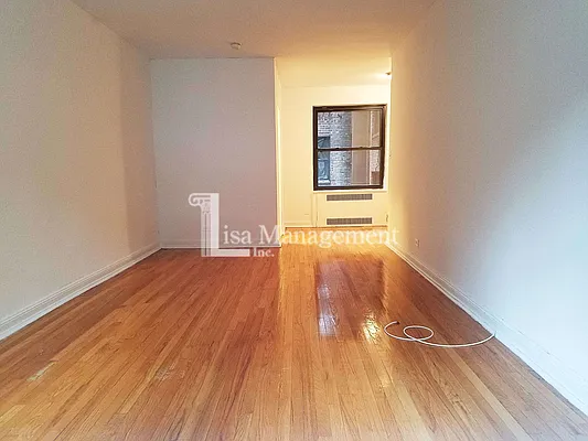 Rented by Lisa Management | media 4