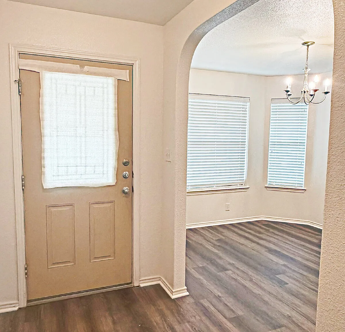 3 bed, 2.0 bath, 1353 sqft, $1,625 — Photo 2