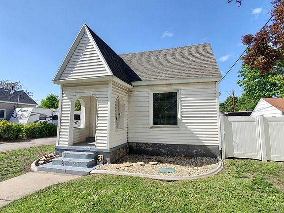3rd image of 465 E Downington Ave