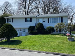 16 Coach Dr, Waterbury, CT 06708
