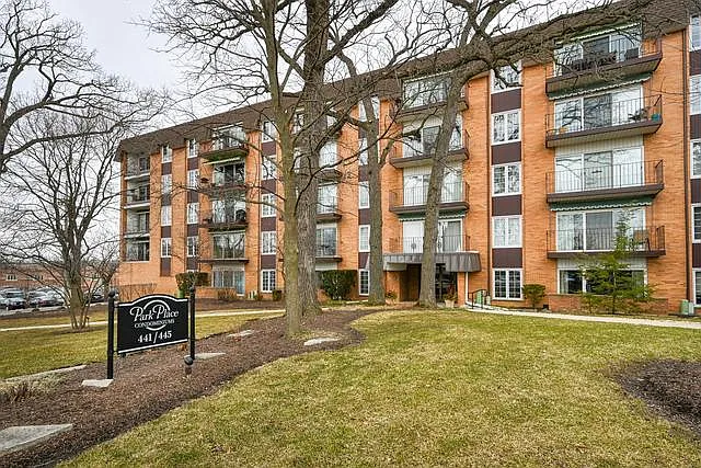 441 N Park Blvd APT 2B photo 1