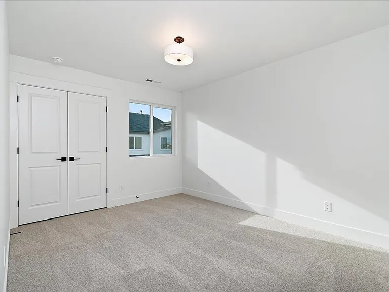 736 S Calhoun Ln — Photo 8