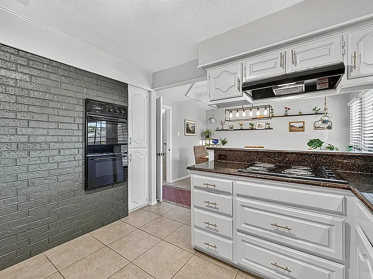 2226 Carmel Dr — Photo 10