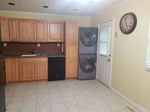 4th image of 90 Dunn Dr