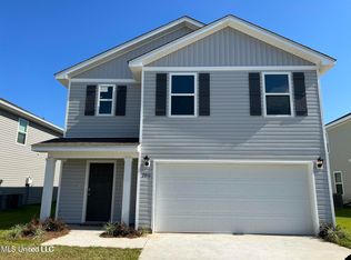 2016 Carondelet St, Ocean Springs, MS 39564