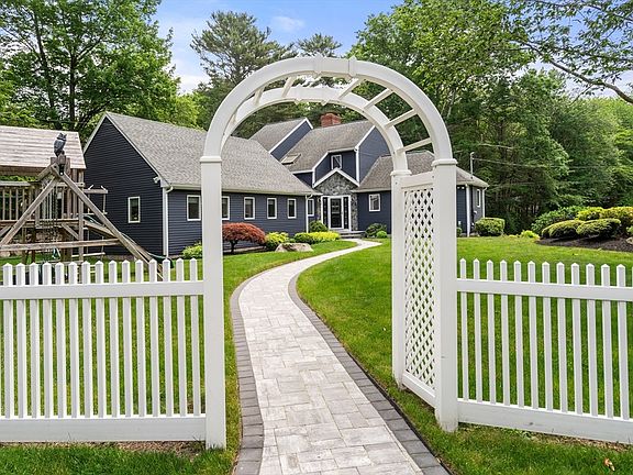 2nd image of 21 Forest Ln