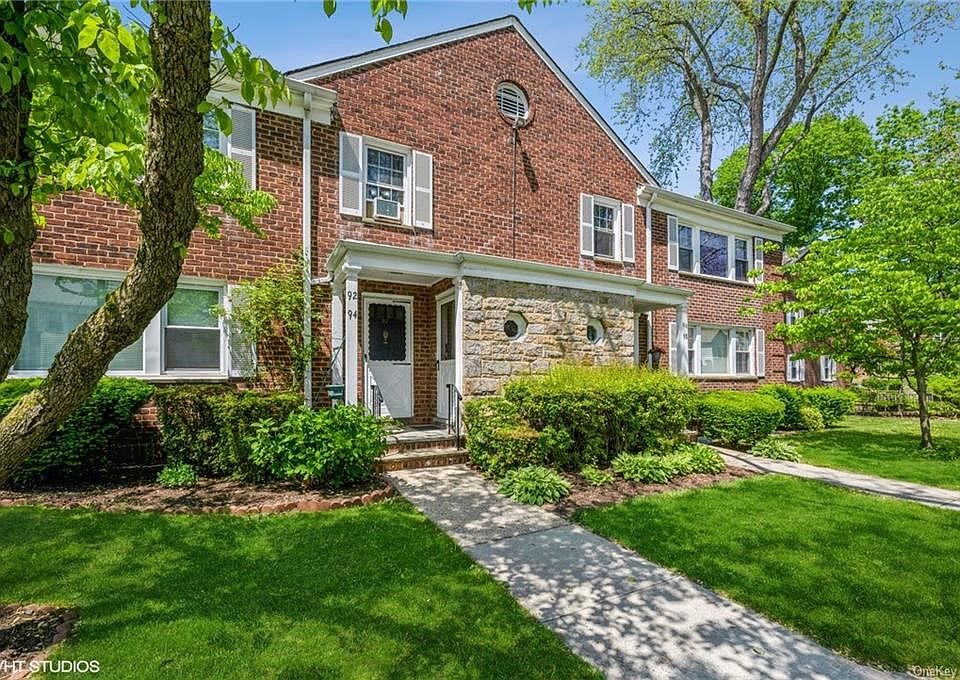 1st image of 94 Lawrence Park Cres #94