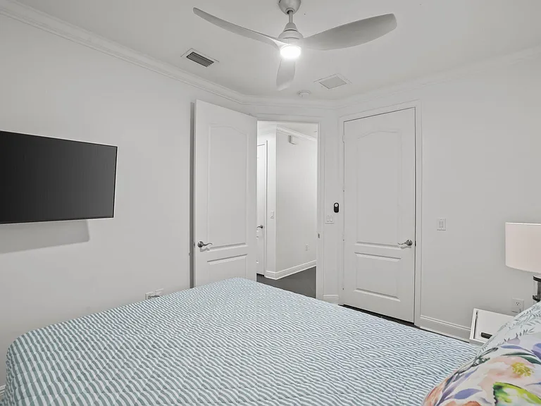 616 NW 38th Cir — Photo 11