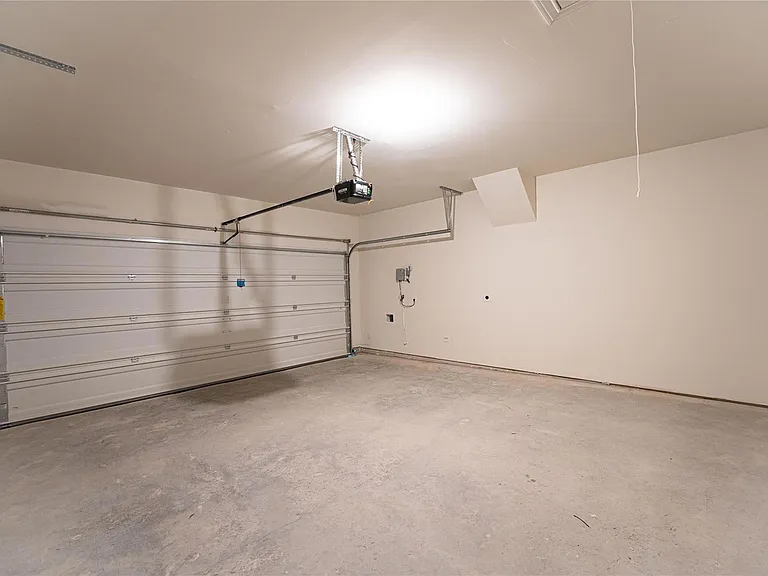 905 Calhoun Dr — Photo 11