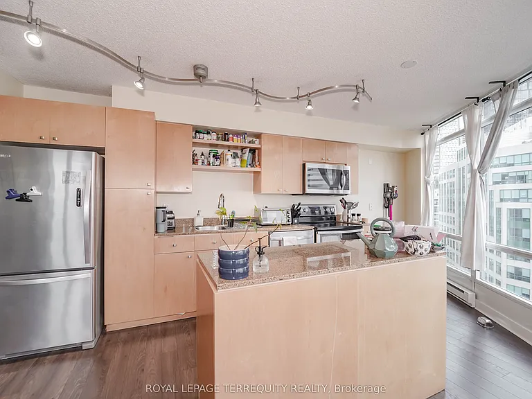 361 Front St W #1603 — Photo 5