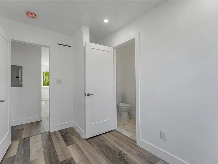 1031 62nd St #1035B — Photo 5