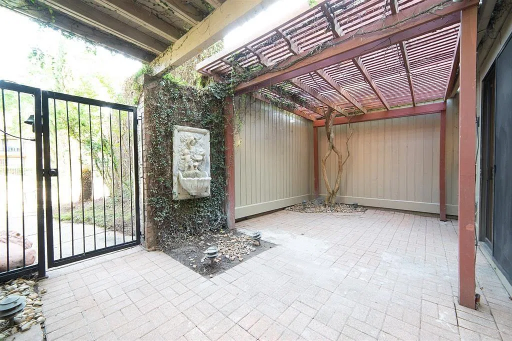 2 bed, 1391 sqft, $2,200 — Photo 4