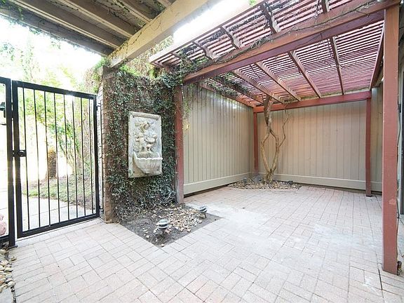 Large Patio at front