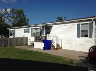 1181 Vinewood Dr, Lockport, NY 14094