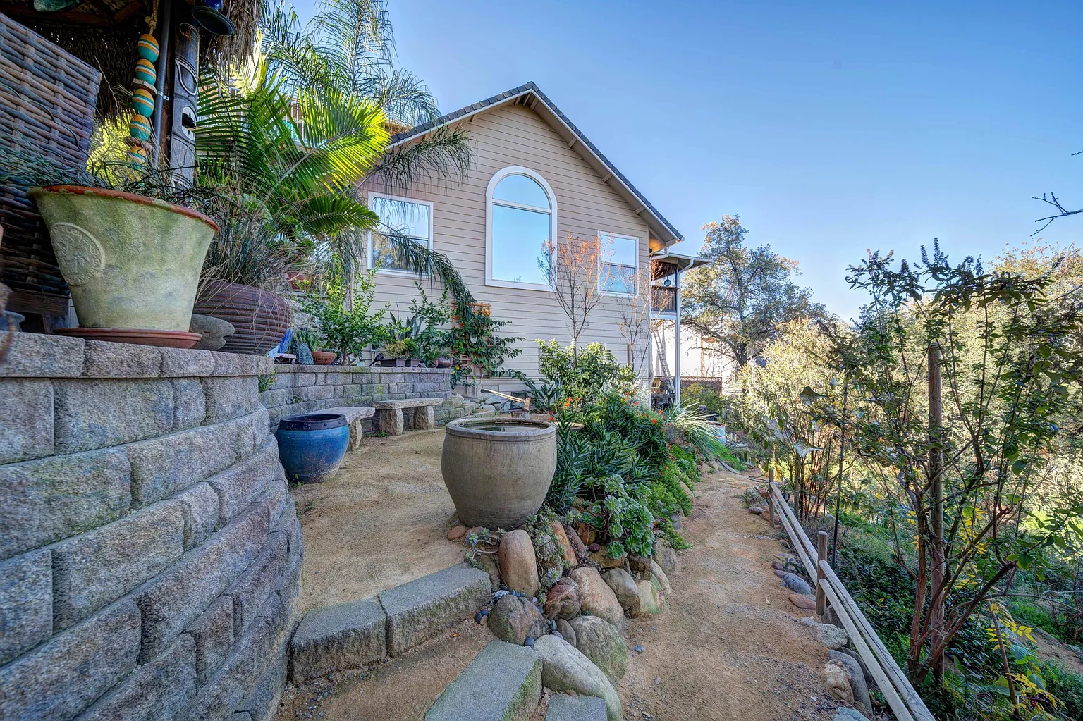 2305 Chestnut St photo 1