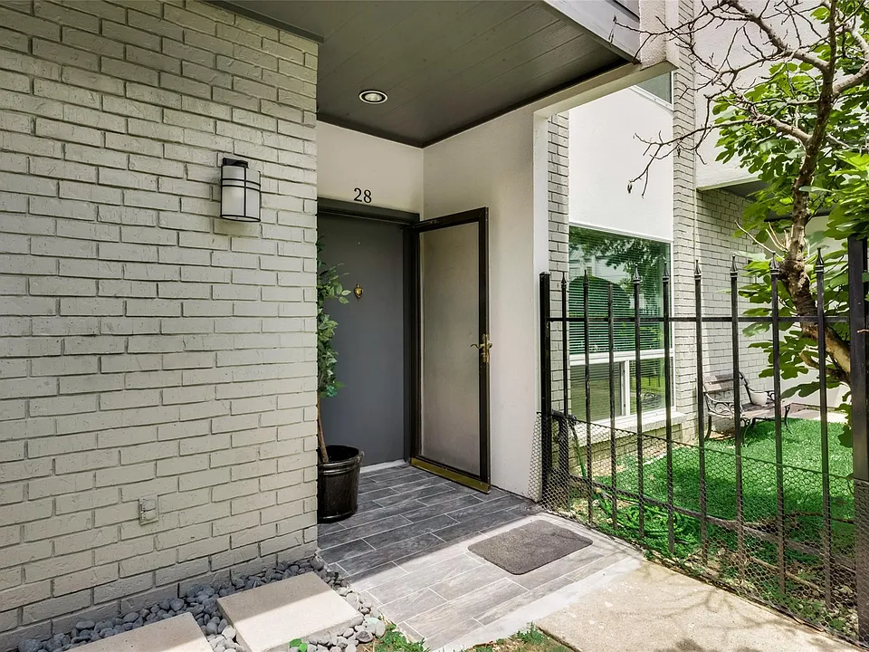 1300 Augusta Dr #28