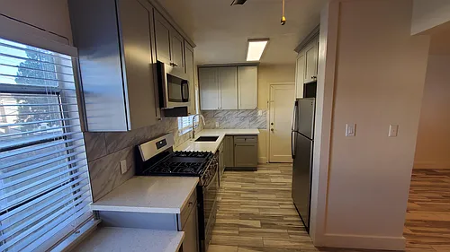 2515-9 S St Photo 1