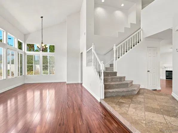 801 Mosaic Cir, Oceanside, CA 92057