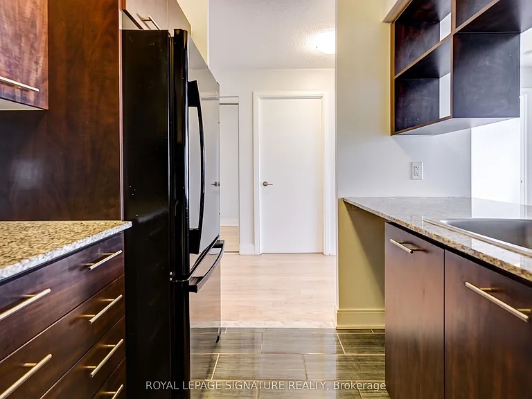 125 Village Green Sq #3807 — Photo 8