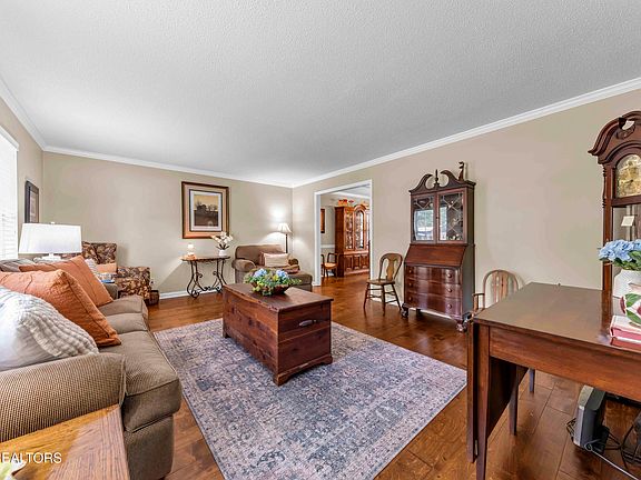 4th image of 9029 Candlewood Dr