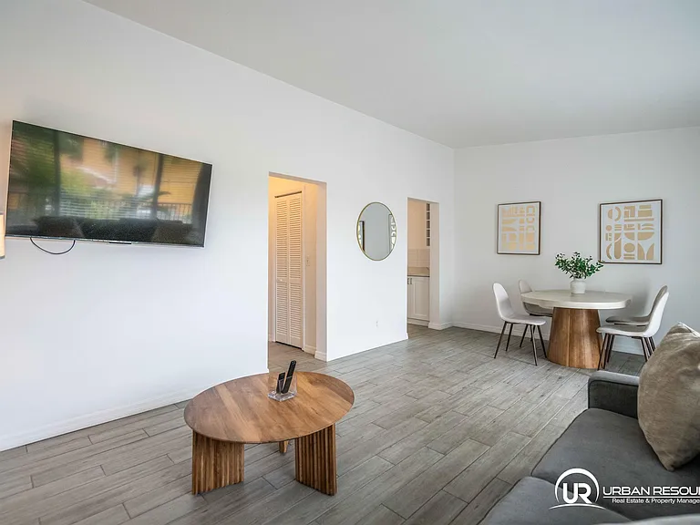 1750 S Treasure Dr #7 — Photo 17