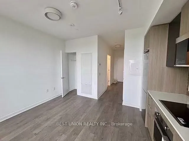 10 Oak St #2510 — Photo 4