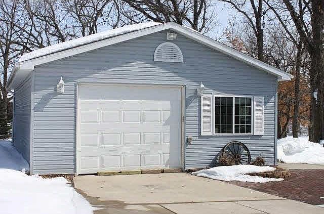 2nd image of 9829 55th Street