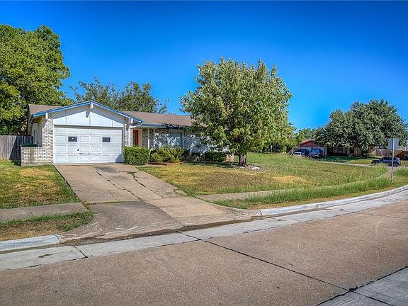 3rd image of 1401 High Meadow Cir