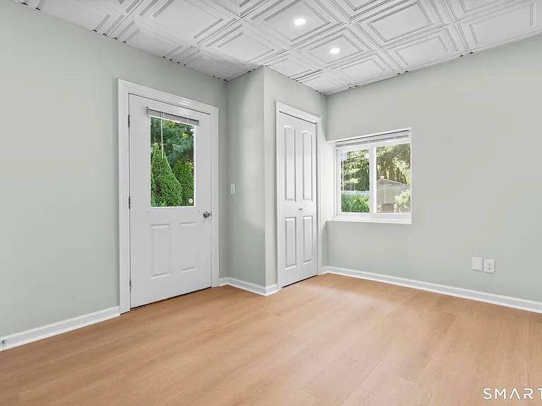 184 Maple St — Photo 11