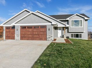 335 Eagle Ridge Dr, Roberts, WI 54023