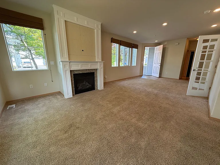 2050A Garry Oaks Ave — Photo 4