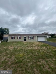 444 S 9th St, Akron, PA, 17501