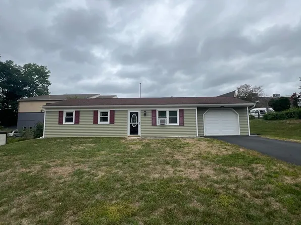 444 S 9th St, Akron, PA 17501
