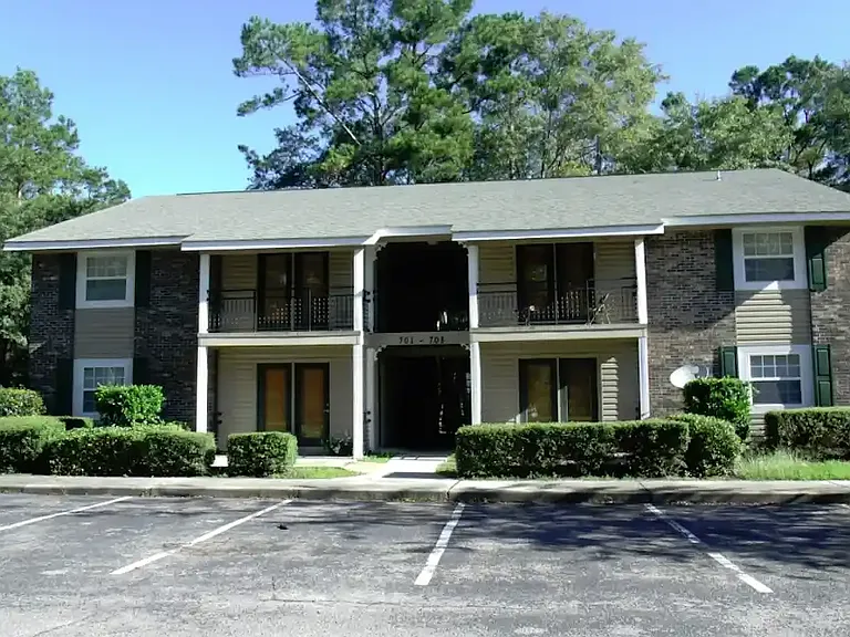 Plantation Oaks — Photo 36