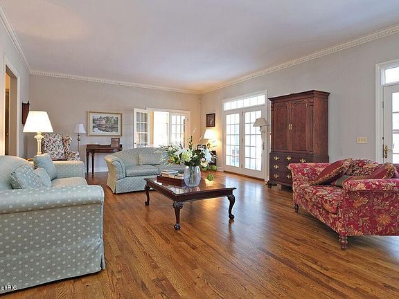 4th image of 8401 Glenwynd Dr
