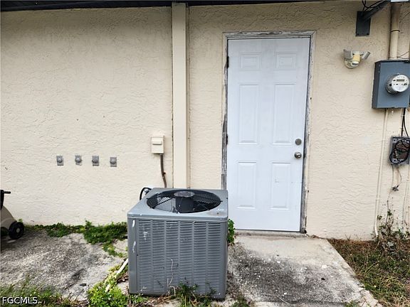 3rd image of 122 SW 21st St