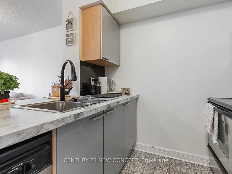 18 Harrison Garden Blvd #903 — Photo 13