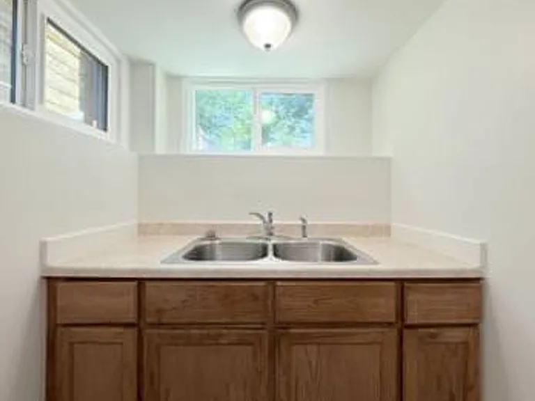652 E Roosevelt Ave — Photo 8