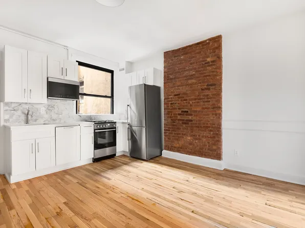 149 Sullivan St APT 3D, New York, NY 10012