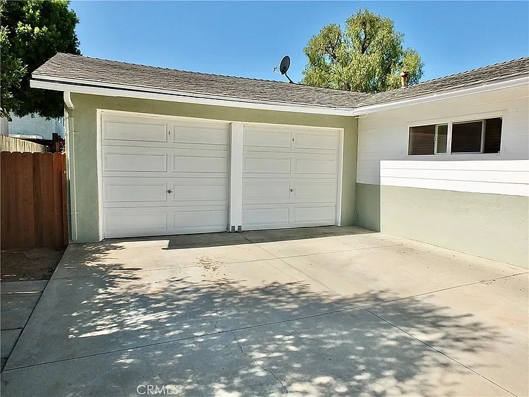 4036 E Vermont St — Photo 55