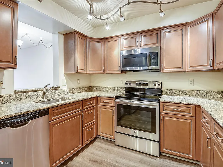 610 N West St #305 — Photo 3
