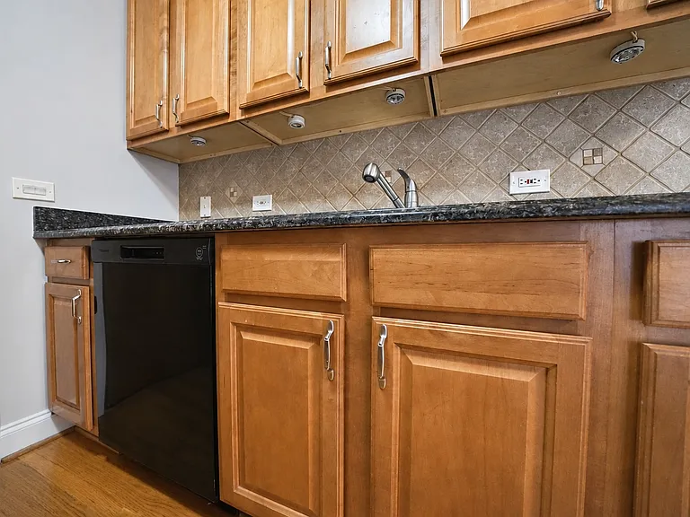 4940 N Leonard Dr #3B — Photo 18