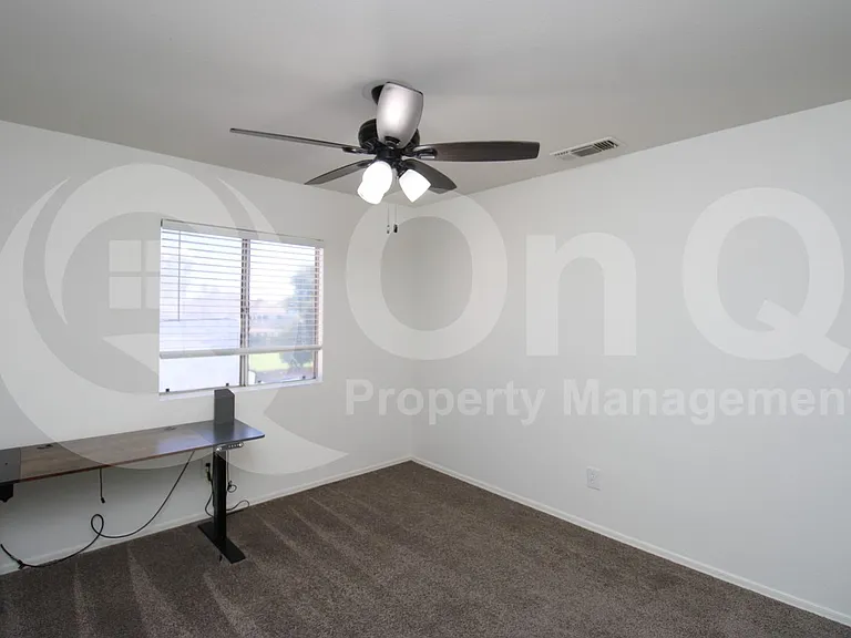 137 W Leah Ct — Photo 13