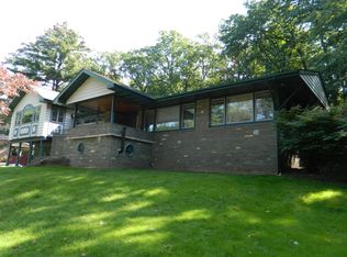 2 Huckleberry Hl, Scranton, PA 18505