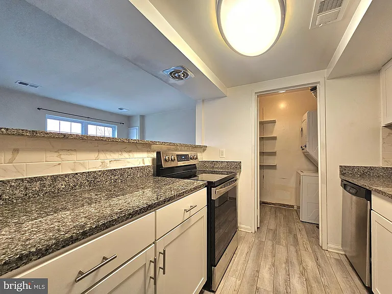 8612 Walutes Cir #B — Photo 5