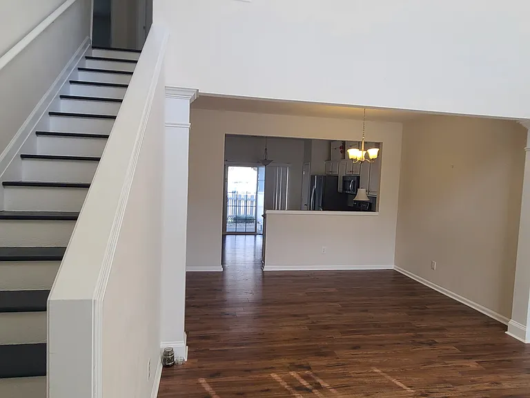 8120 Kincaid Ct — Photo 5