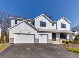 30465 N Woodridge Ct, Libertyville, IL 60048