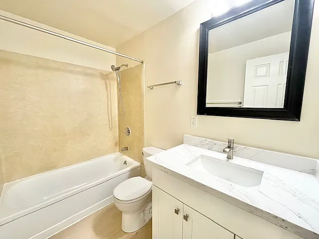 5215 15th Ave NE #2 — Photo 13